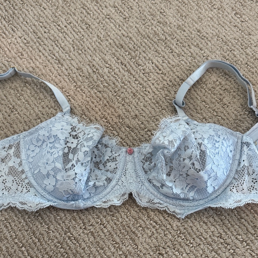 Victoria’s Secret Lace Underwire Bra - Light blue